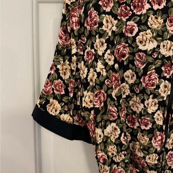 Short Sleeve Floral Jumpsuit Size 10 - Picture 10 of 16